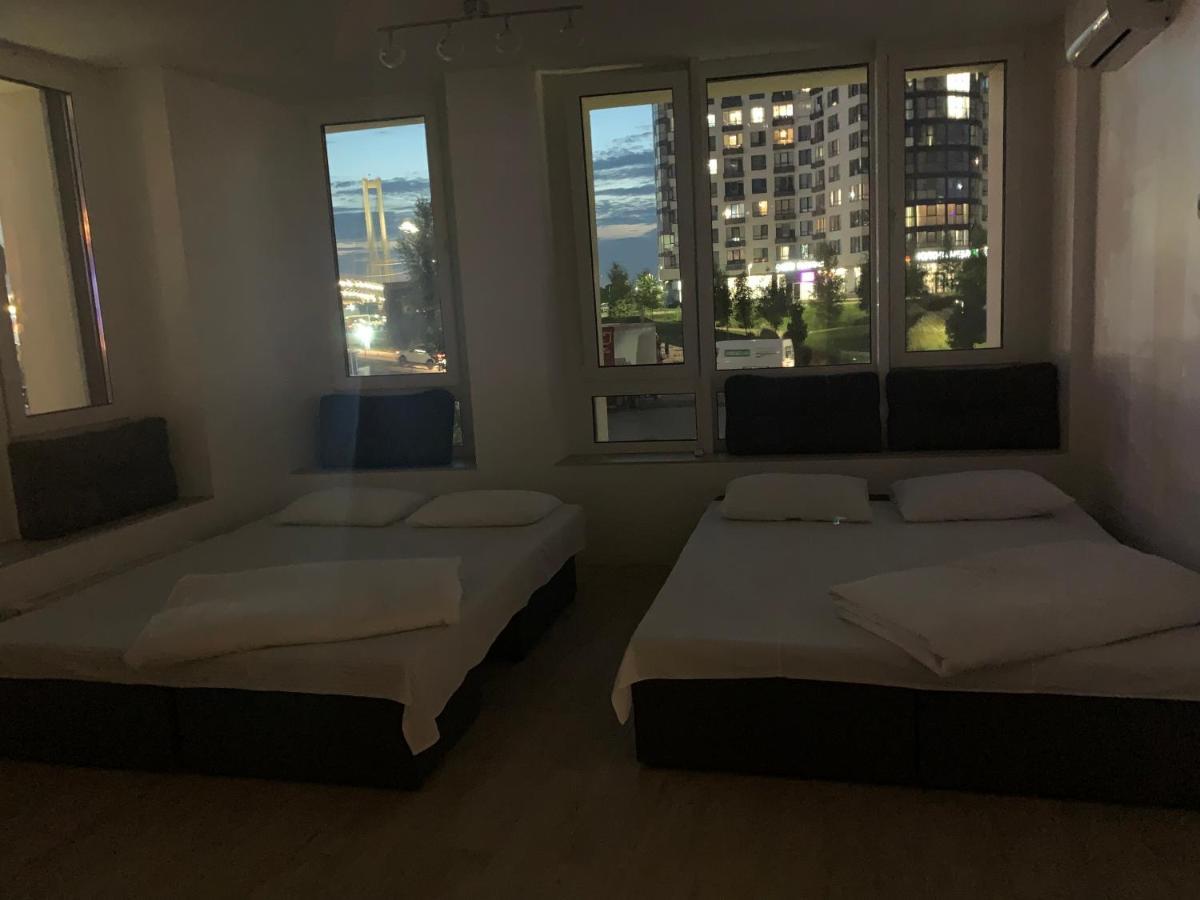 New 3 Rooms Apartment Near The Metro Station Kiew Exterior foto