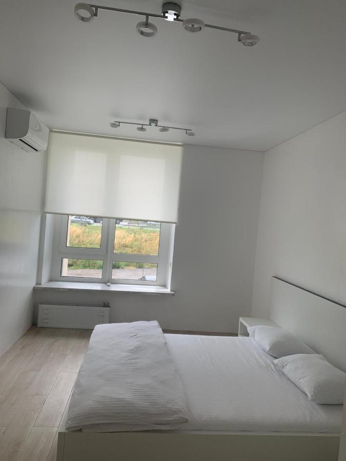 New 3 Rooms Apartment Near The Metro Station Kiew Exterior foto