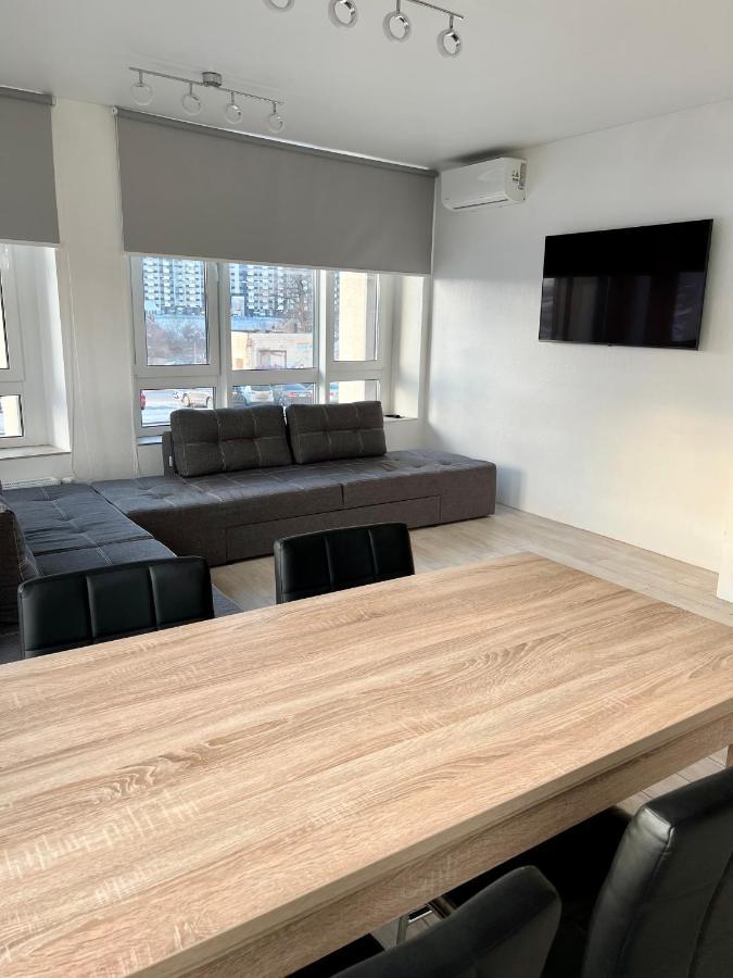 New 3 Rooms Apartment Near The Metro Station Kiew Exterior foto