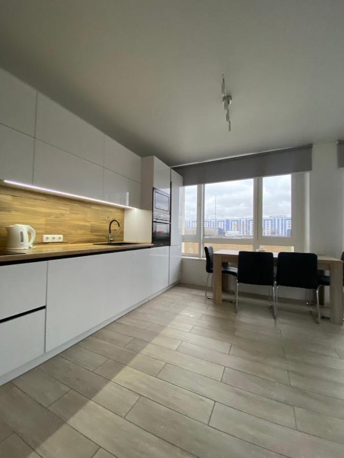 New 3 Rooms Apartment Near The Metro Station Kiew Exterior foto